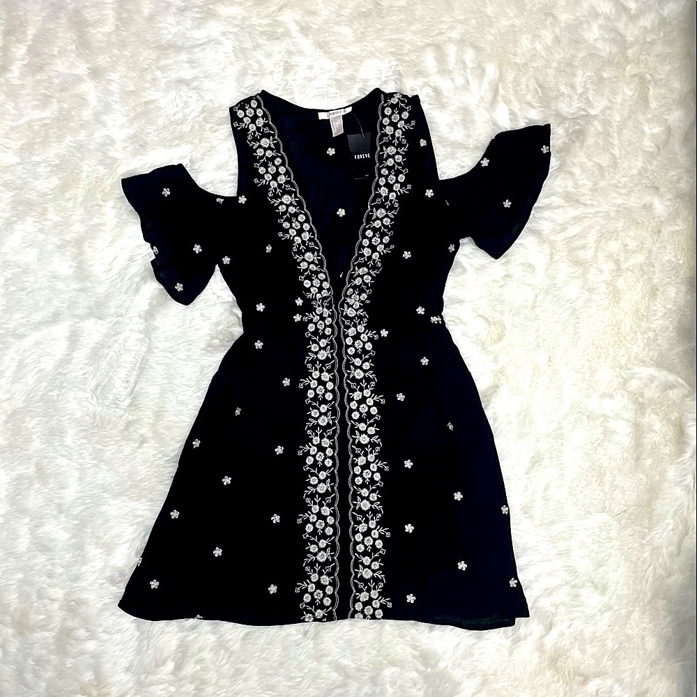 NWT Forever 21 Black Short Dress Ivory Embroidery with pockets Small